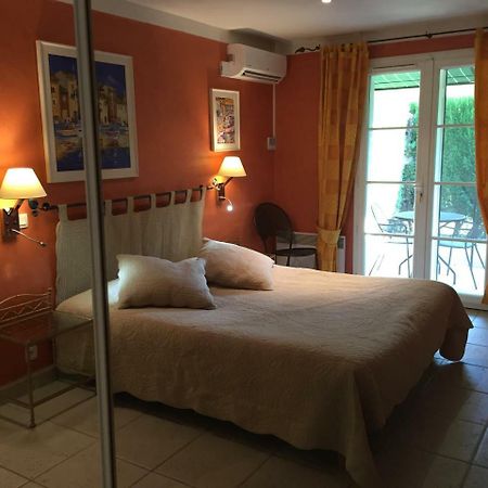 Domaine De Respelido Villa Carros Room photo